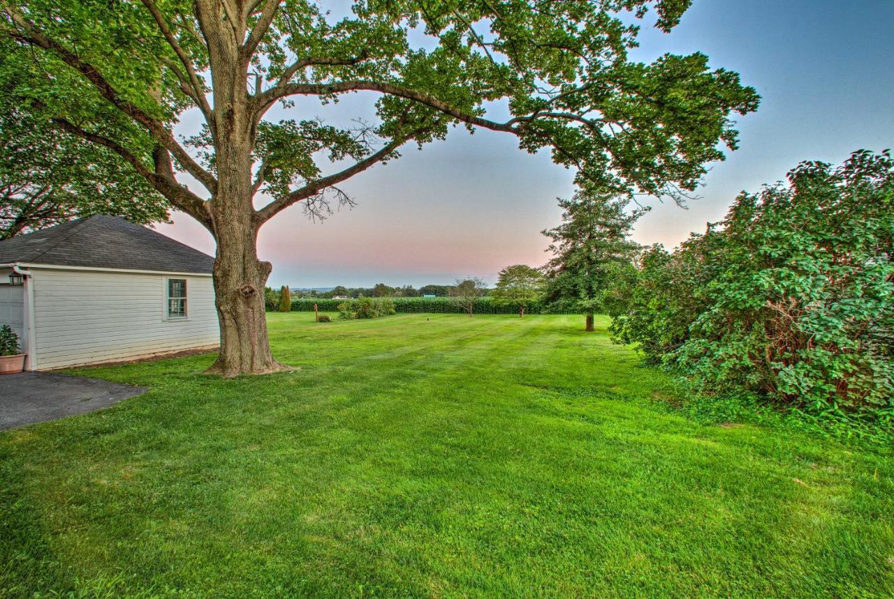 Whimsical Lancaster House With Porch Near Amish Farm Villa Екстериор снимка